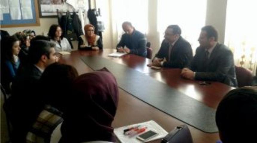 Kaymakam Kaya, K&ouml;y Ziyaretinde