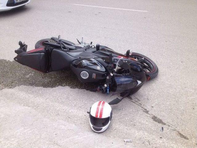Otomobil İle Motosiklet &Ccedil;arpıştı: 1 Yaralı 1