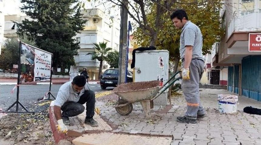 Muratpaşa Belediyesi Kendi &Uuml;rettiği Asfaltla Yolları Yenilemeye Başladı