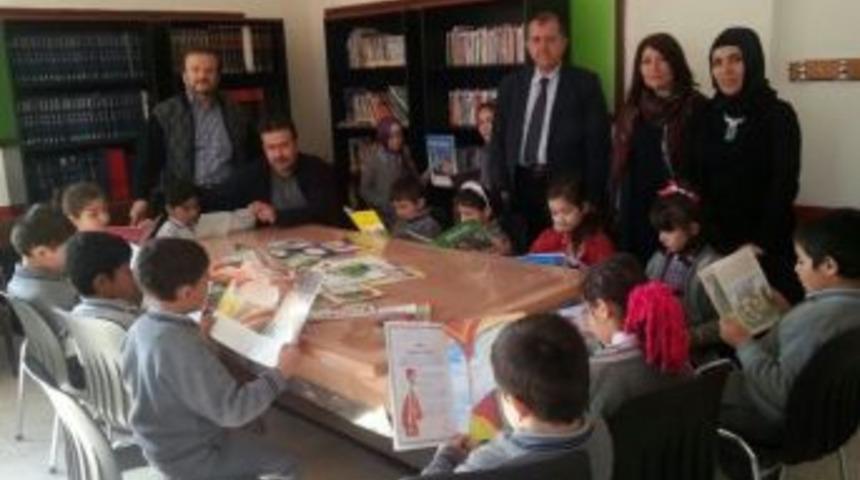 Zeki Akt&uuml;rk&rsquo;ten K&uuml;t&uuml;phane İ&ccedil;in 800 Kitap