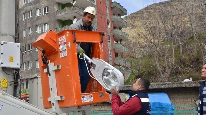 Dicle Elektrik Dağıtım, Uludere Ve Beldelerinde Aydınlatma &Ccedil;alışmaları Yapıyor