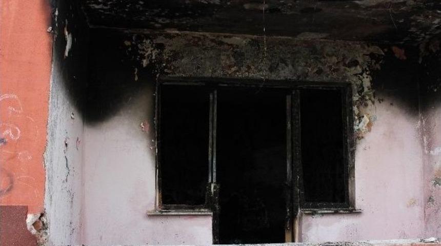 Madde Bağımlısı Olduğu İddia Edilen Gen&ccedil; Evini Ateşe Verdi