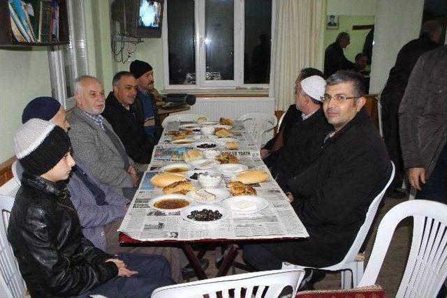 Ertuğrul Gazi Camii Cemaati Cuma Sabahları Kahvaltıda Buluşuyor