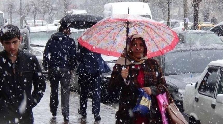 Muş&rsquo;ta Lapa Lapa Kar Yağışı