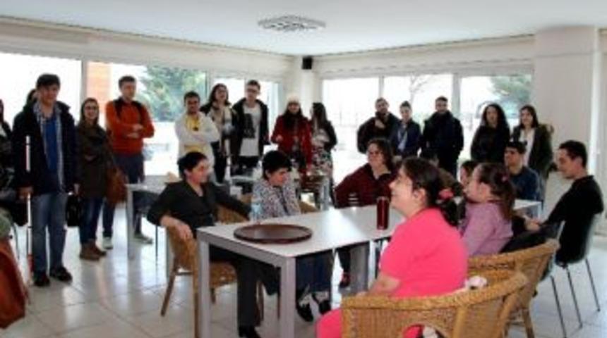 Yabancı &Ouml;ğrenci Ve Sosyal Hizmet G&ouml;revlileri Engelli Projelerini İnceledi