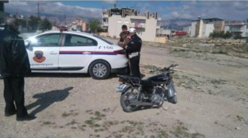 Trafik Polisi Oğluna Ceza Kesti