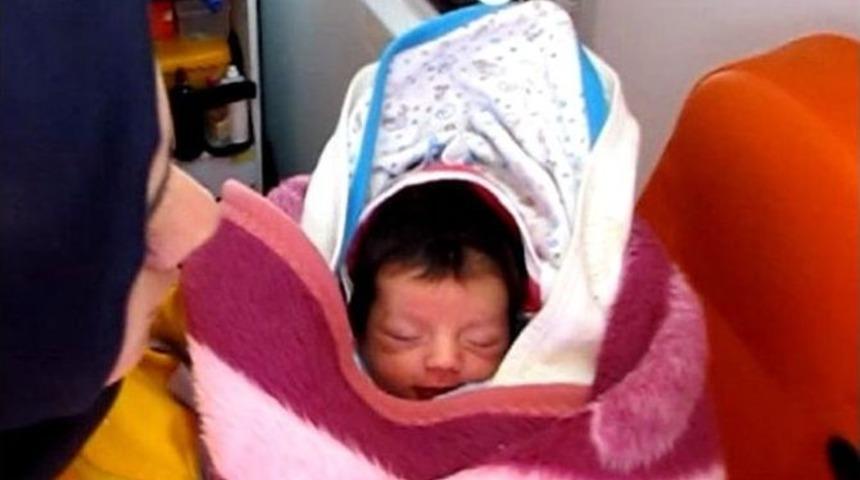 (&ouml;zel) En K&uuml;&ccedil;&uuml;k Sığınmacı Eyisa Bebek İkinci Kez Kurtarıldı