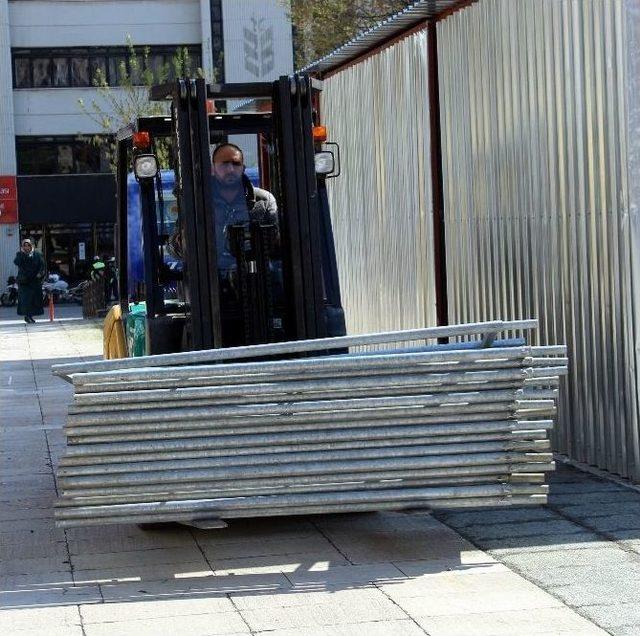 Cumhuriyet Meydanı Restorasyon &Ccedil;alışmaları Başladı 1