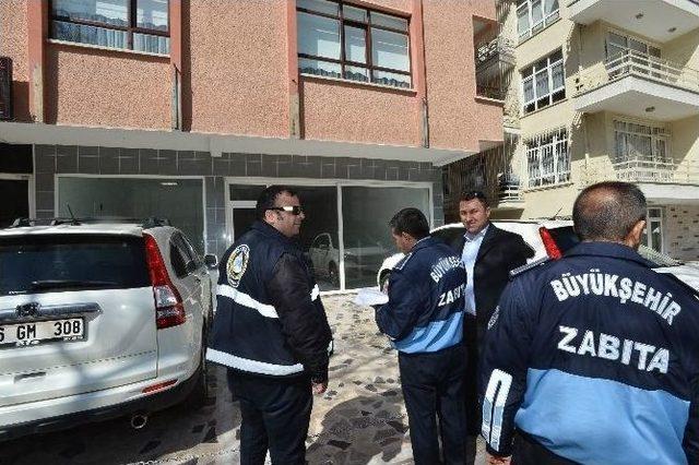 Oto Galerilerinde M&uuml;h&uuml;rlemeler S&uuml;r&uuml;yor 1