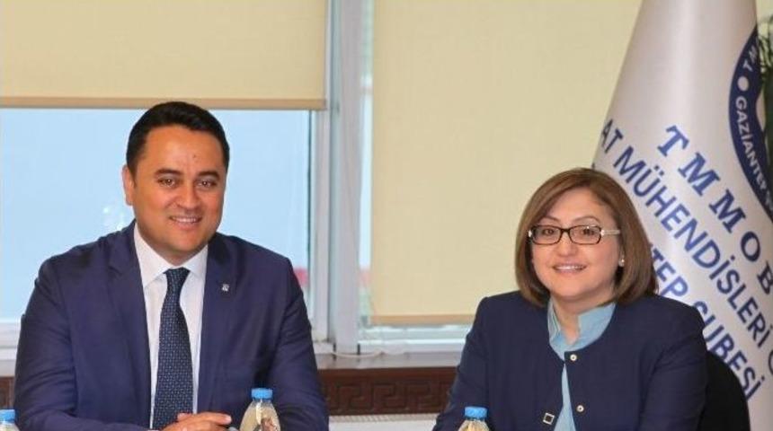 B&uuml;y&uuml;kşehir Belediye Başkanı Fatma Şahin İnşaat M&uuml;hendisleri Odasını Ziyaret Etti.