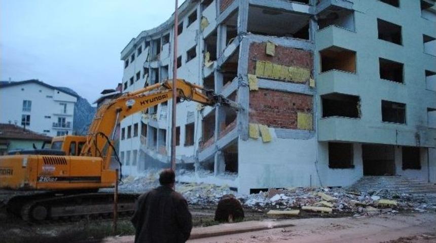 Tedbirsiz Yıkımı Zabıta Durdurdu