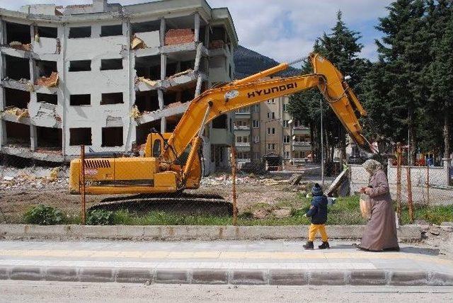 Tedbirsiz Yıkımı Zabıta Durdurdu