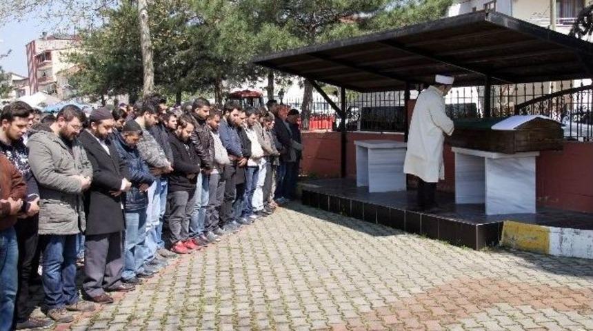 Babası Tarafından &Ouml;ld&uuml;r&uuml;len Kanser Hastası Gen&ccedil; Toprağa Verildi