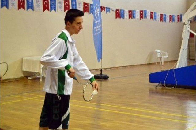 Ayvalık’ta Badminton Heyecanı Başladı