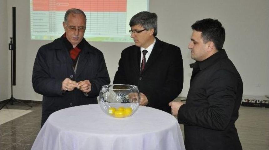 Mahalle Konağında Aynı G&uuml;n D&uuml;ğ&uuml;n Yapmak İsteyenler İ&ccedil;in Kur&rsquo;a &Ccedil;ekimi Yapıldı