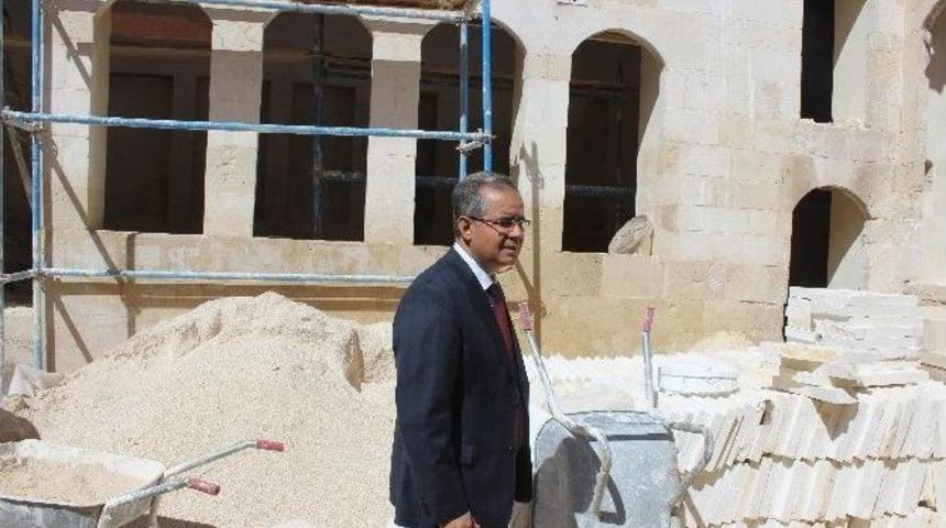 Vali Tapsız, Restorasyonu Tamamlanan Ve Devam Eden Tarihi Mekanları Gezdi