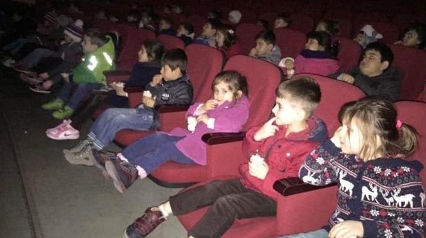 Kreş &Ouml;ğrencilerinin Sinema Keyfi