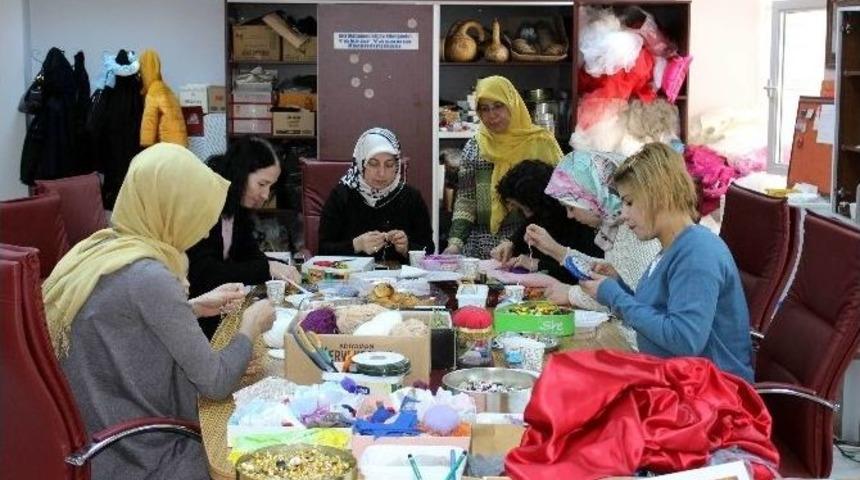 Adıyaman &Uuml;niversitesi&rsquo;nde Bayanlar &Ccedil;&ouml;pleri Doğaya Geri Kazandırıyor