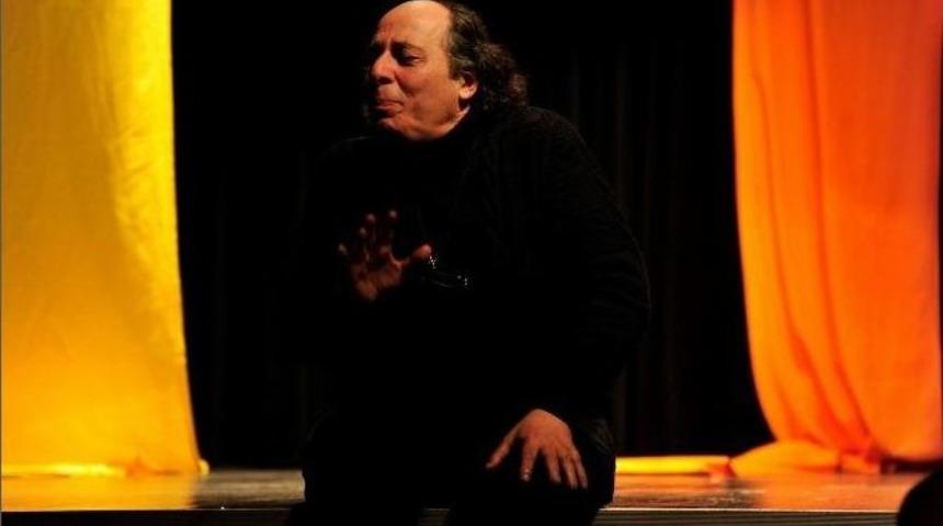 Tiyatro Sanat&ccedil;ısı Mehmet Esatoğlu: "sanat Kendi Toplumunun İnsanını Değiştirmek Zorunda"