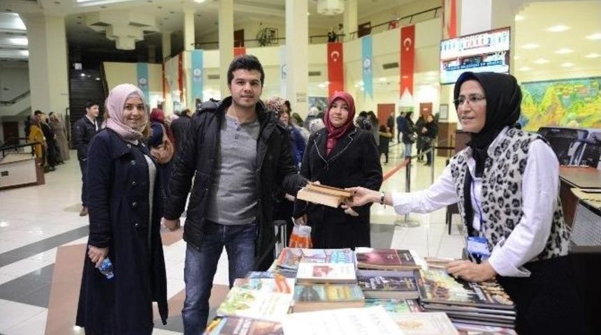 Yıldırım Belediyesi&rsquo;nden 10 Bin Kitap