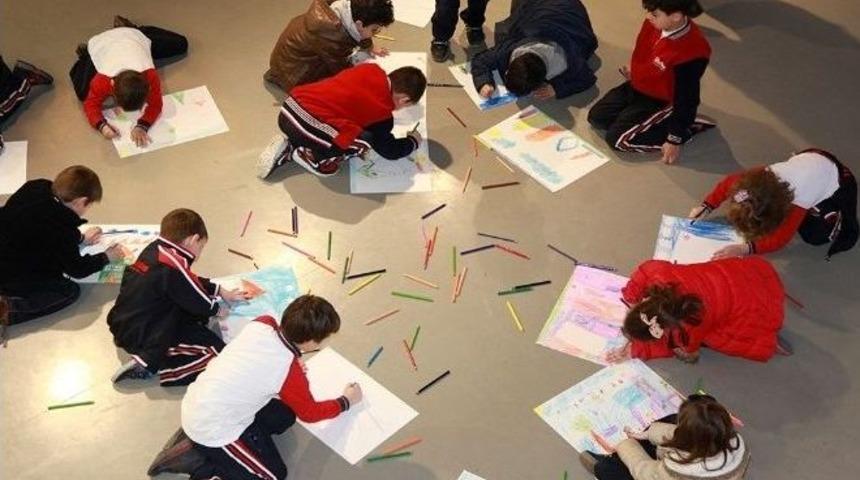 Miniklere At&ouml;lye Dersleri Veriliyor