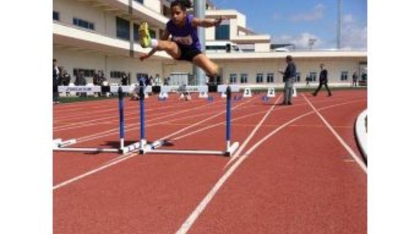 Hakkari&rsquo;de Analig Atletizm Yarı Finalleri &rlm;