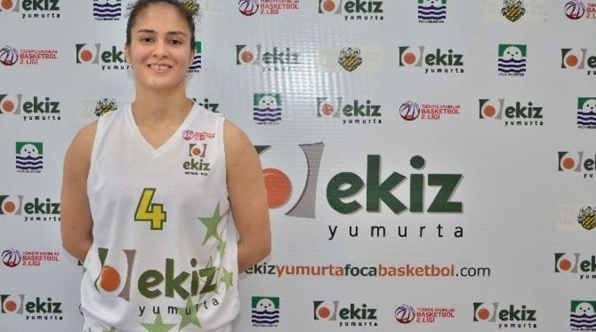 Ekiz Yumurta B&uuml;şra Akbaş&rsquo;ı Renklerine Kattı