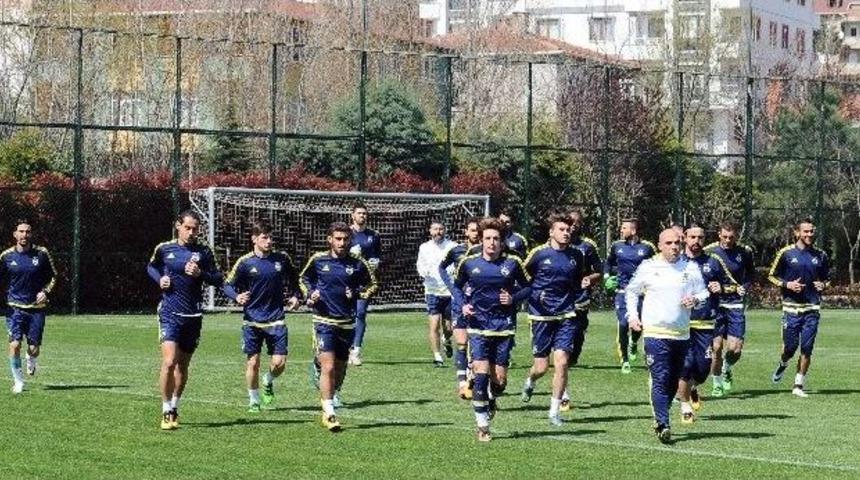 Fenerbah&ccedil;e, 3 G&uuml;n Aradan Sonra Antrenmanlara Başladı