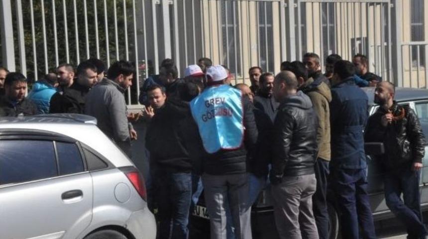 &Ccedil;elik -iş Sendikasına Bağlı İş&ccedil;iler Maaşları İ&ccedil;in Grev Yaptı