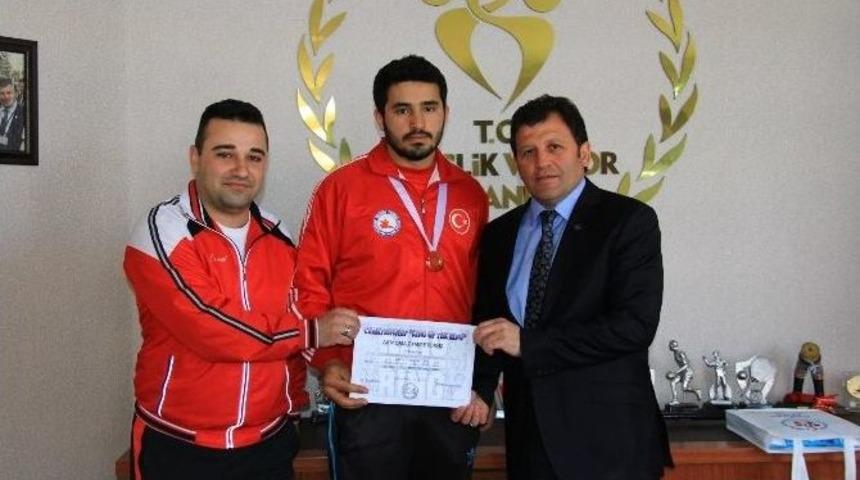 Ali Akkaya Wushu&rsquo;da Balkan Şampiyonu Oldu