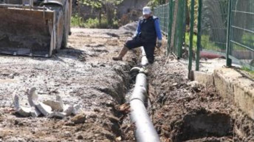 Akyazı&rsquo;da Alt Yapı &Ccedil;alışmalarında Devam Ediyor