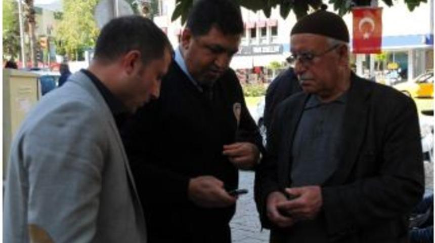 Telefondaki Sahte Polise İnandı, Ger&ccedil;ek Polislere İnanmadı