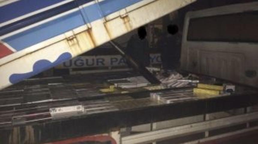 Kamyonet Kasasına Zulalanmış Ka&ccedil;ak Sigara Ele Ge&ccedil;irildi