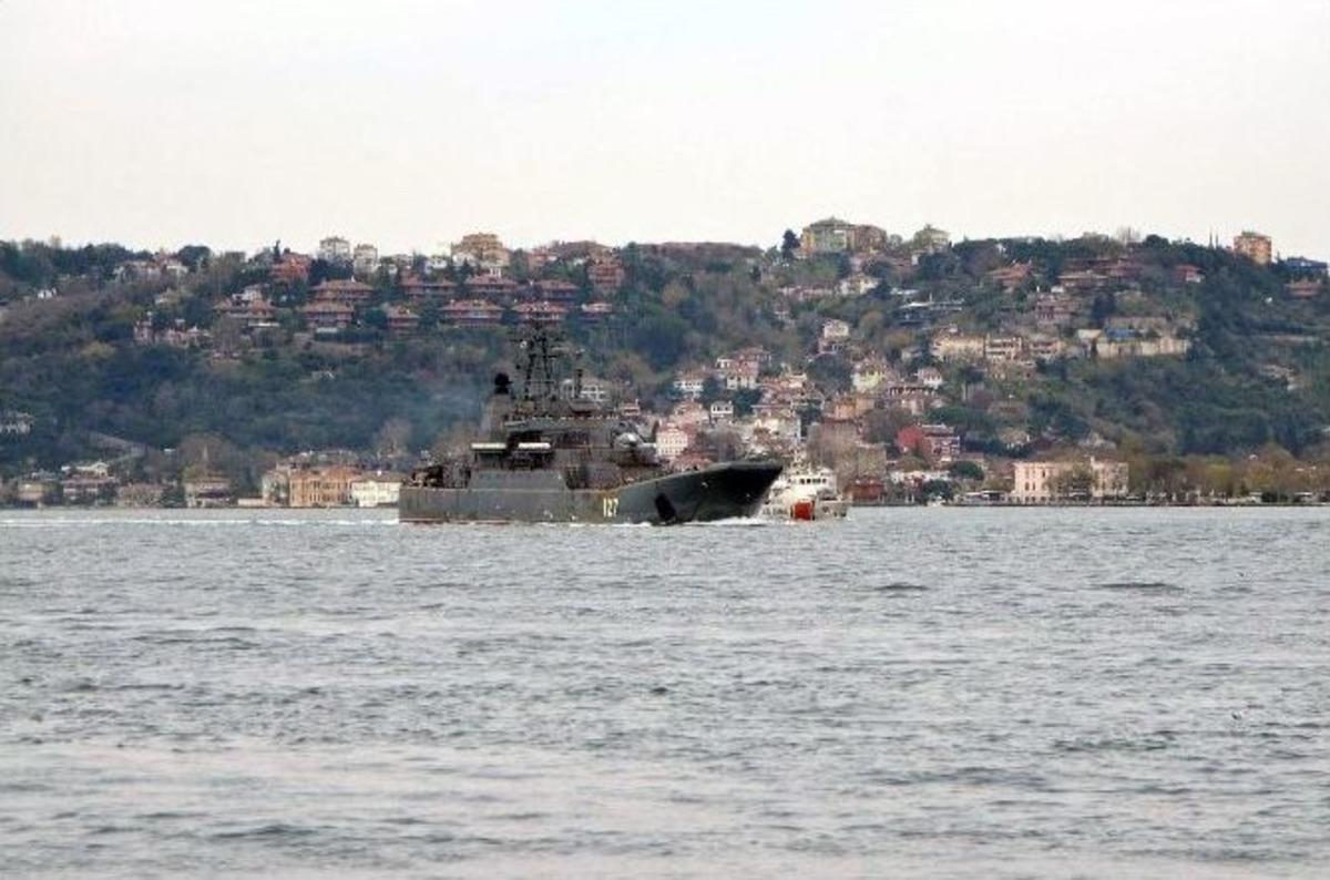 Rus Savaş Gemisi İstanbul Boğazı&rsquo;ndan Ge&ccedil;ti