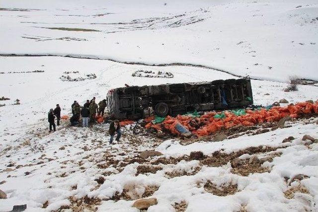 Kömür Yüklü Tır Takla Attı: 1 Ölü