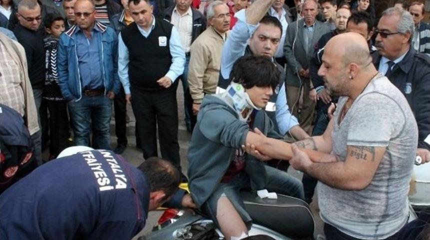 Kaza Yapan Bisikletli &Ccedil;ocuğun Ayağına Demir Saplandı
