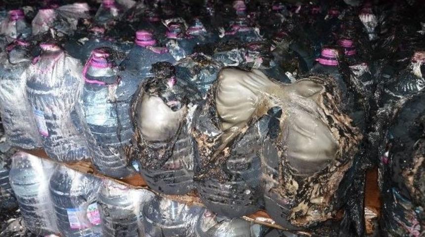 Alkoll&uuml; Şahıs Su Dolu Şişeleri Yakmaya &Ccedil;alıştı