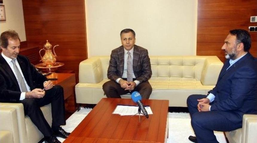 İş Adamları İle Yardım Derneğinden Suriyelilere Yardım İ&ccedil;in Protokol