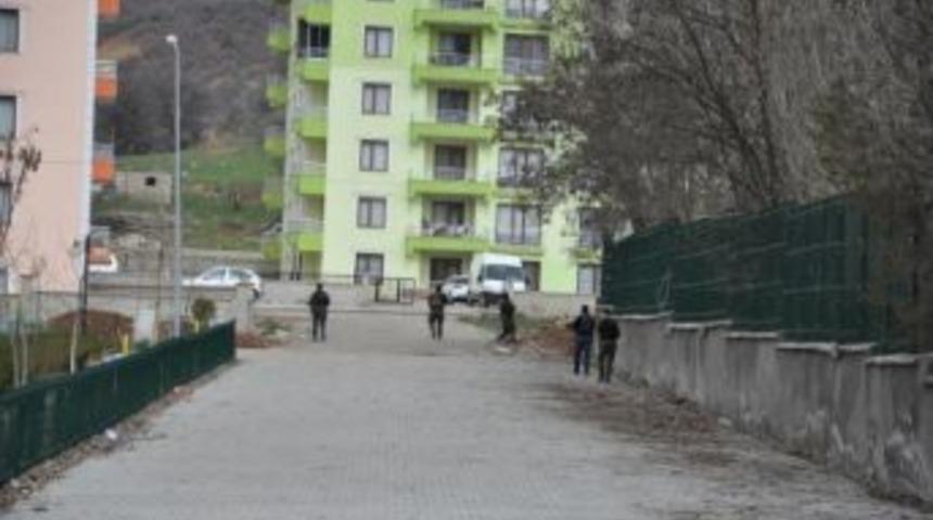 Tunceli Valiliği &Ouml;n&uuml;nde &Ccedil;atışma: 1 &Ouml;l&uuml;