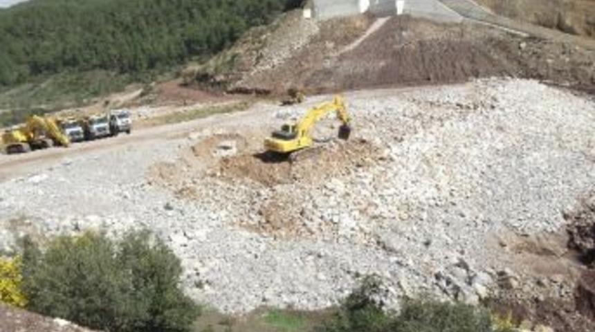 Aksu Kara&ouml;z &Ccedil;epeli Barajı&rsquo;nda &Ccedil;alışmalar Devam Ediyor