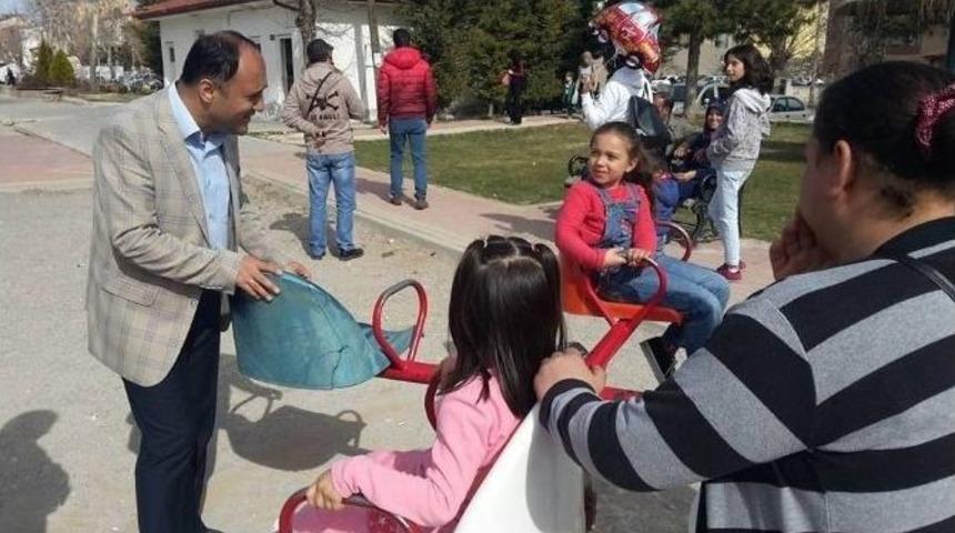 Başkan &Ouml;zaltun, &Ccedil;ocuk Parklarını Gezdi