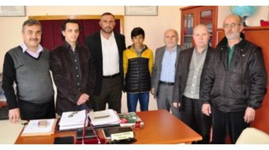 G&uuml;zel Ezan Okuma Yarışması Birincisi &Ouml;d&uuml;llendirildi