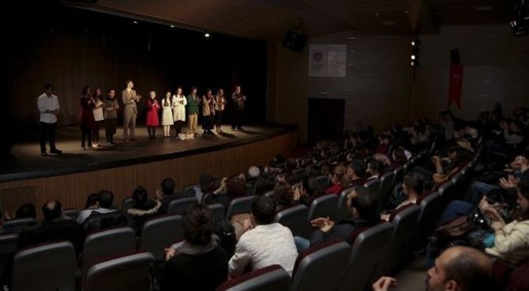 Tiyatro Eğitimini Tamamlayan &Ouml;ğrenciler Sahne Aldı