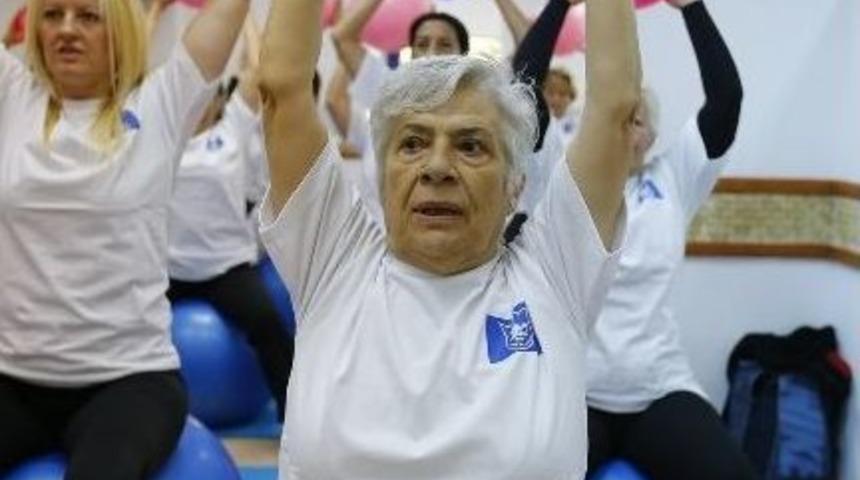 Konak&rsquo;ta Kadınlar Sporla G&uuml;ne Zinde Başlıyor