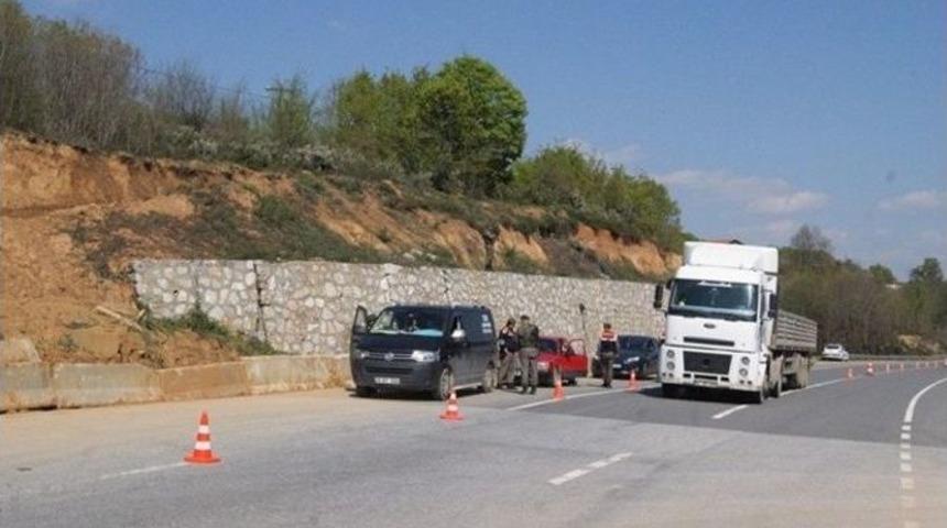 Hendek İl&ccedil;e Jandarma Ekipleri Asayiş Uygulamalarına Devam Ediyor