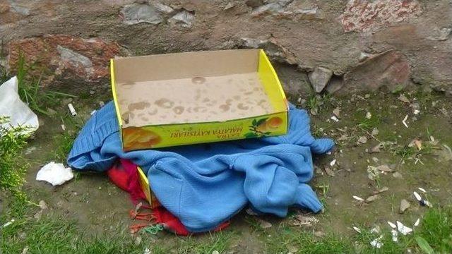 Tekke Yakınlarındaki Ş&uuml;pheli Poşetten Giysi &Ccedil;ıktı 1