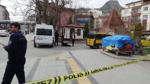 Tekke Yakınlarındaki Ş&uuml;pheli Poşetten Giysi &Ccedil;ıktı 2