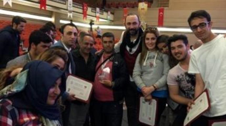 Gen&ccedil;lik Merkezi Ske&ccedil; Yarışmasında Birinci Oldu