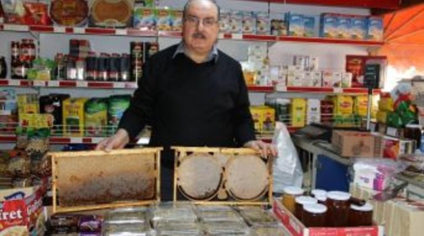 Market Sahibinden M&uuml;şterilerine Katkısız Doğal Bal