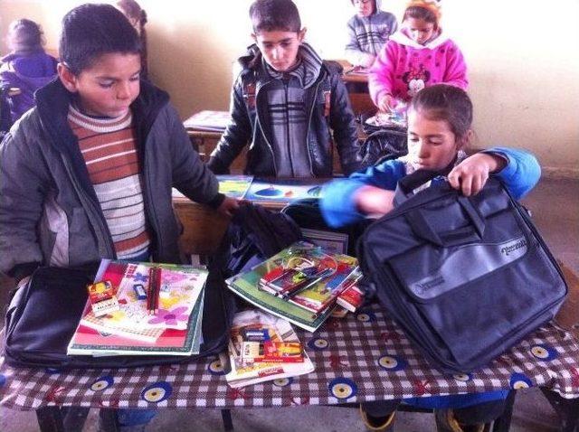 &Uuml;cretli K&ouml;y &Ouml;ğretmeninden &Ouml;rnek Davranış 1